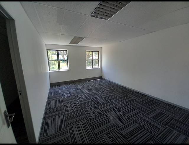231M² OFFICE TO LET IN BRYANSTON